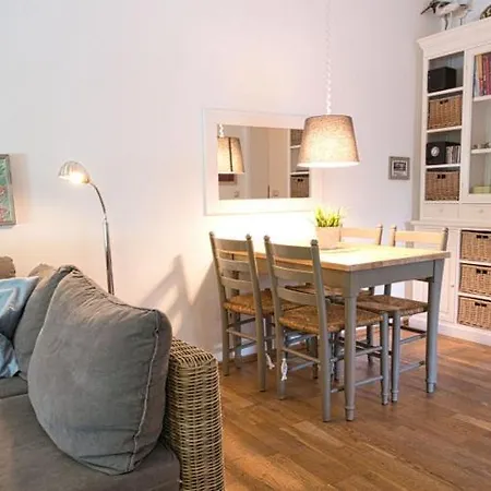Wangerrose - Familienwohnung Fuer Gross Und Klein Und Hundefreunde Apartment